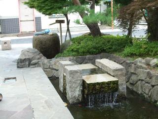 松本市「辰巳の庭公園」　湧き水