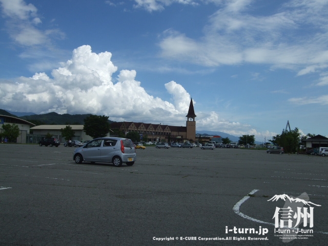 スイス村の駐車場