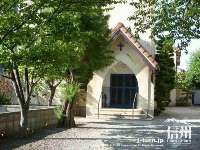 松本聖十字業界の礼拝堂入口