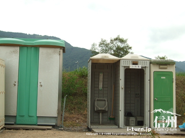 御法田遊水池のところにある仮設トイレ