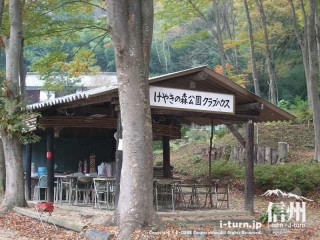 旧国鉄篠ノ井線廃線敷　ケヤキの森公園クラブハウス