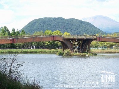 矢ケ崎公園 浅間山と離山の景観