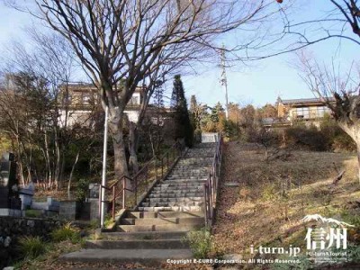 放光寺への石の階段