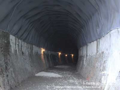 点灯後のトンネル