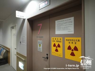 長野市民病院の密閉小線源治療室の入口