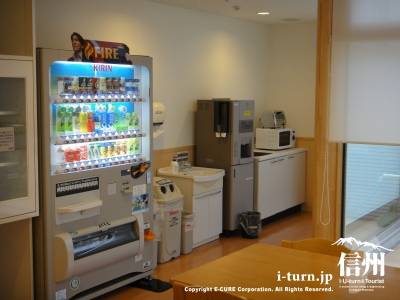 長野市民病院の病棟にある自販機コーナー