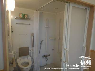 長野市民病院の入院個室のトイレとシャワー