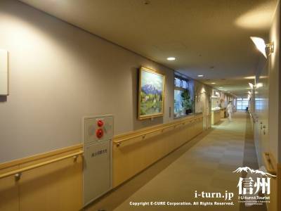 長野市民病院の病棟廊下