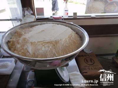 こちらが三ツ矢堂製麺のラーメン用の粉ですね