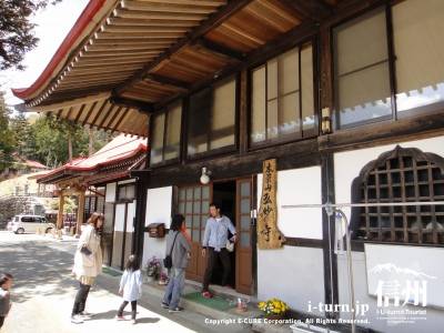 弘妙寺の玄関