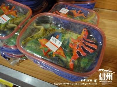 恐竜のおもちゃ320円